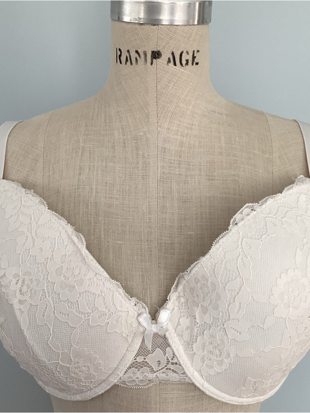 Laura Ashley Wired Ivory Lace Bra Size 38DD